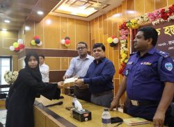 লক্ষ্মীপুরে জুলাই গণঅভ্যুত্থানে আহতদের মাঝে চেক বিতরণ