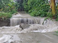 লক্ষ্মীপুরে জোয়ারের পানিতে ৪০ গ্রাম প্লাবিত, সীমাহীন দুর্ভোগ