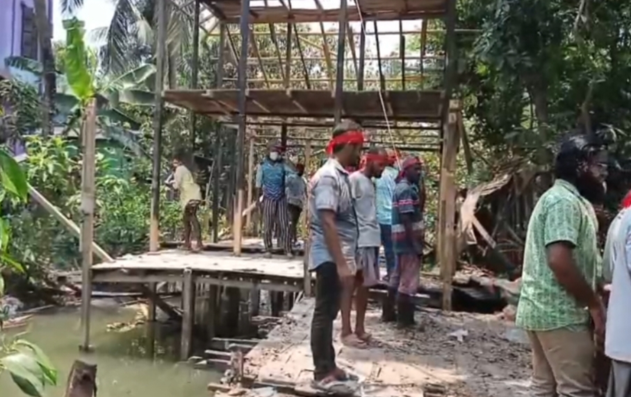 কলাপাড়ায় খালের উপর অবৈধভাবে নির্মিত ৭টি স্থাপনা উচ্ছেদ।।