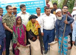 কলাপাড়ায় জলবদ্ধতায় ক্ষতিগ্রস্থ ১৬০ পরিবার পেল ত্রান সহায়তা।