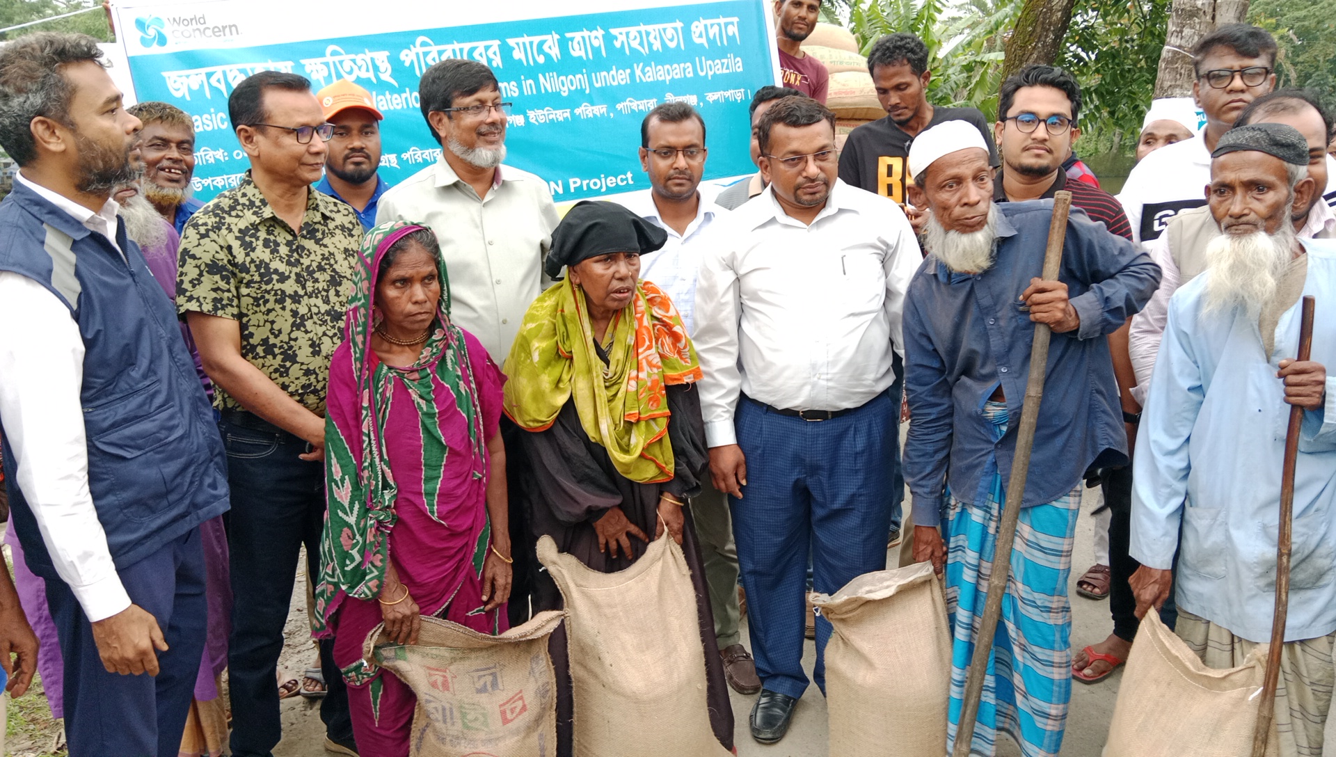 কলাপাড়ায় জলবদ্ধতায় ক্ষতিগ্রস্থ ১৬০ পরিবার পেল ত্রান সহায়তা।