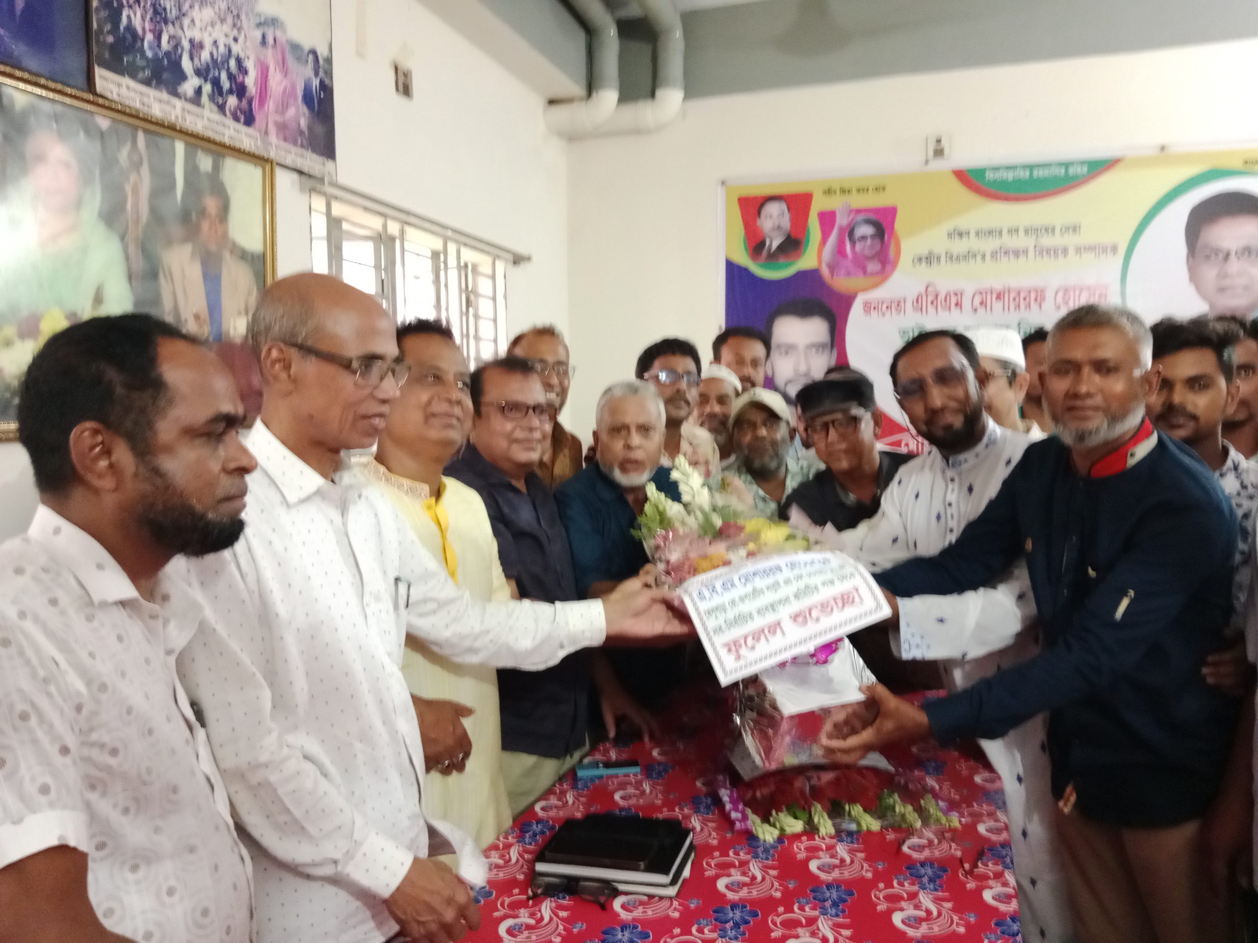 কলাপাড়ায় বিএনপি’র কেন্দ্রীয় নেতাকে ফুলেল শুভেচ্ছা।