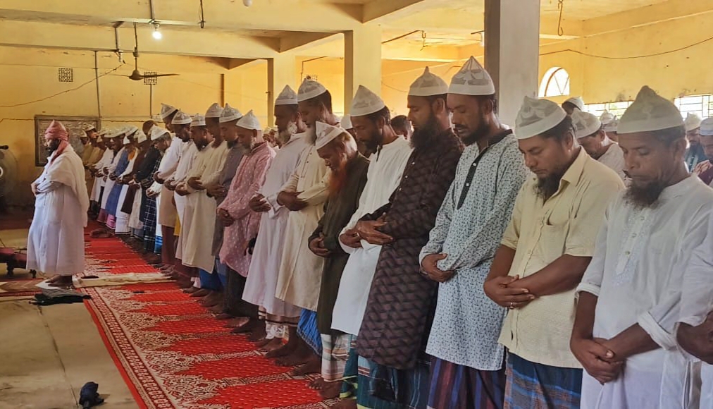 কলাপাড়ায় পাঁচ হাজার চাঁন টুপি পরিবারের আগাম ঈদ।।