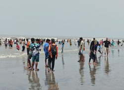 টানা ১০ দিনের ঈদের ছুটিতে প্রাণ ফিরে পেয়েছে কুয়াকাটা সৈকত।। 