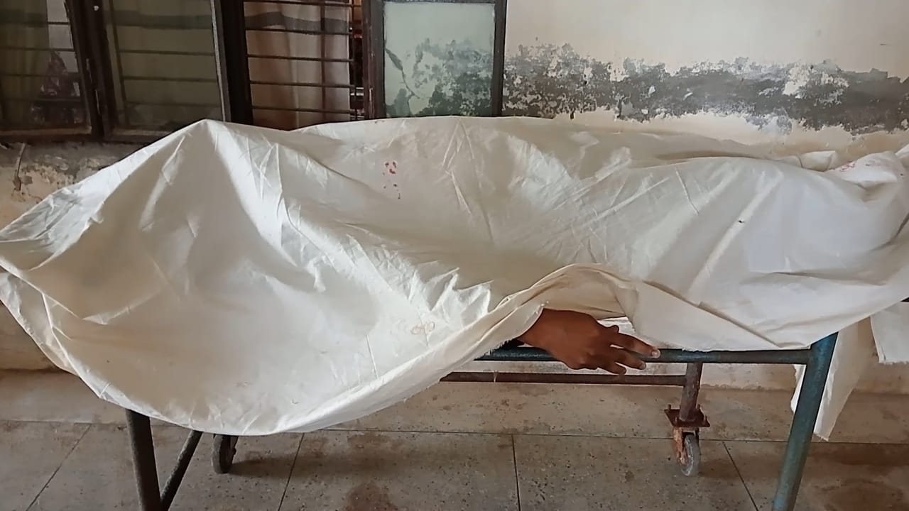 কুয়াকাটায় অতিরিক্ত মদপানে পর্যটকের মৃত্যু/