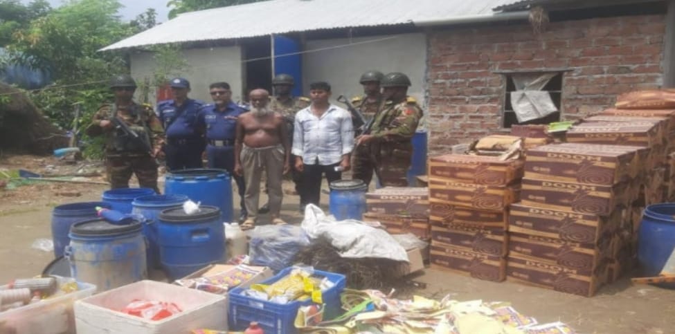 কাশিয়ানীতে নকল পণ্যের কারখানায় যৌথ বাহিনীর অভিযান।