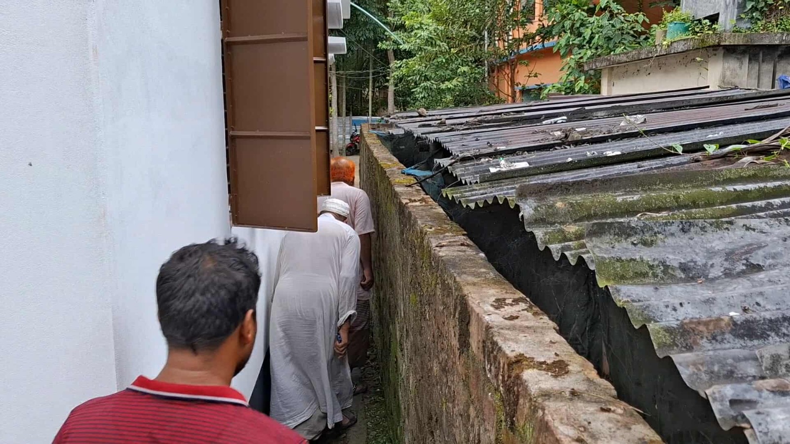 প্রভাবশালীদের বেড়ায় অবরুদ্ধ মুক্তিযোদ্ধা পরিবার 