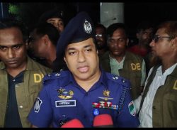 বাগেরহাটের মোল্লাহাটে বিপুল পরিমাণ অস্ত্র ও বুলেট সহ আটক-১১