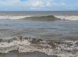 সক্রিয় মৌসুমী বায়ুর প্রভাবে উপকূলে বৃষ্টিপাত,পায়রা বন্দরে ০৩ নম্বর সংকেত