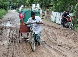 জকশিন-পোদ্দার বাজার সড়ক: বিচ্ছিন্ন হয়ে পড়েছে যোগাযোগ ব্যবস্থা