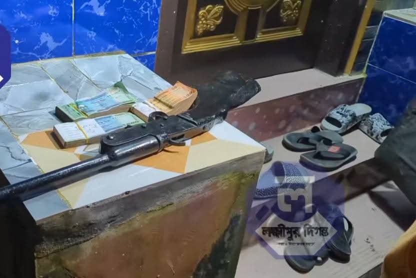 লক্ষ্মীপুরে অস্ত্র মাদকসহ যুবদল নেতা ফরিদ ও নাহিমকে গ্রেফতার করেছে যৌথবাহিনী