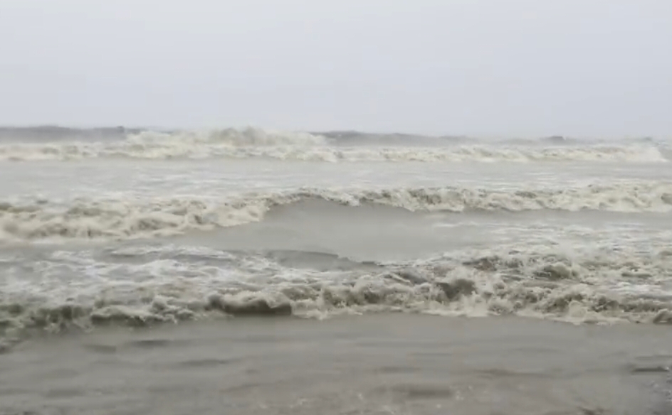 কলাপাড়ায় মৌসুমী বায়ুর প্রভাবে বৃষ্টিপাত, জনজীবনে স্থবিরতা