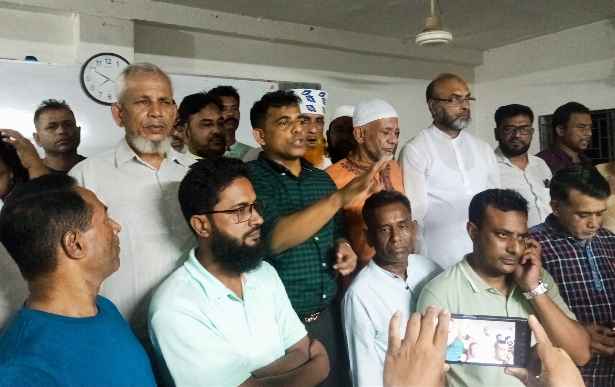 কাশিয়ানী উপজেলা বিএনপির নেতাকর্মীদের সাথে  সেলিমুজ্জামানের মতবিনিময় সভা