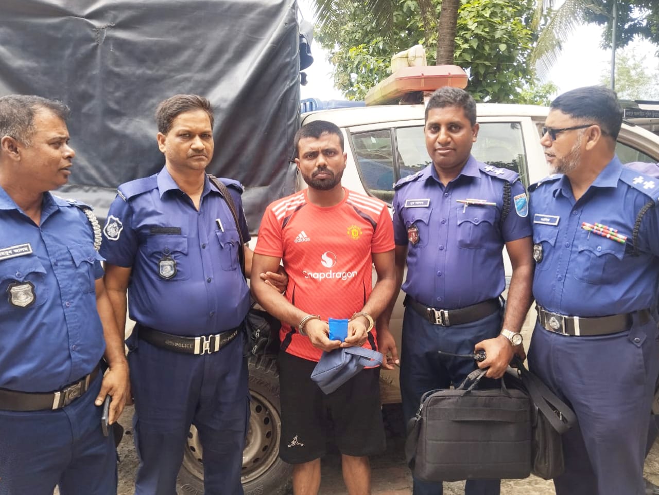 কাশিয়ানীতে ১০০ পিস ইয়াবাসহ মাদক ব্যবসায়ী আটক