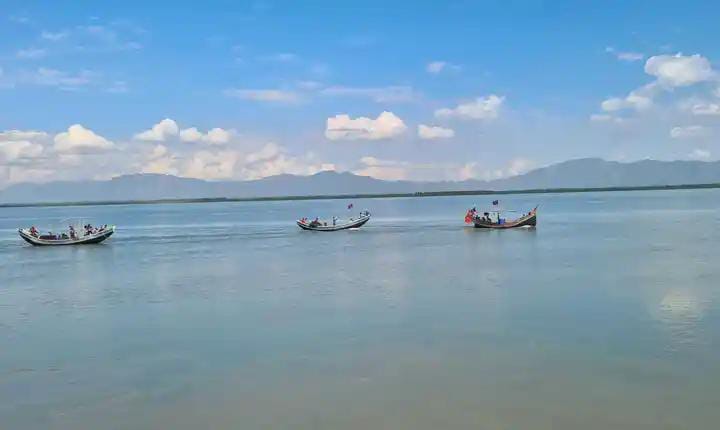 চার দিনেও ফিরেনি কেউ, শোকে কাতর পাঁচ পরিবার