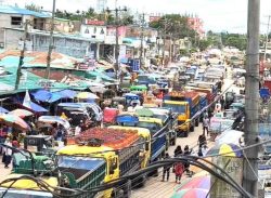 রোহিঙ্গা ক্যাম্পে চাকরিচ্যুত শিক্ষকদের সড়ক অবরোধ