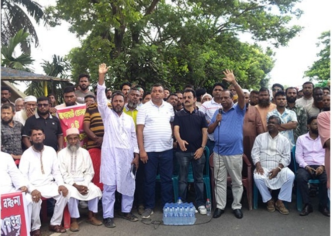 বাগেরহাটের ৪ টি আসন পুনর্বহালের দাবিতে মোল্লাহাটে সর্বাত্মক অবরোধ
