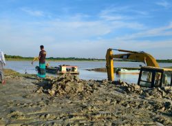 কলাপাড়ায় অবৈধভাবে মাটি কাটায় ১ লক্ষ টাকা জরিমানা