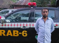 মহিপুরে জেলে হত্যা মামলার পলাতক আসামি গ্রেপ্তার।