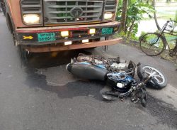 মোল্লাহাটে ট্রাক, মোটরসাইকেল ভ্যান ত্রিমুখি সংঘর্ষ, নিহত-১