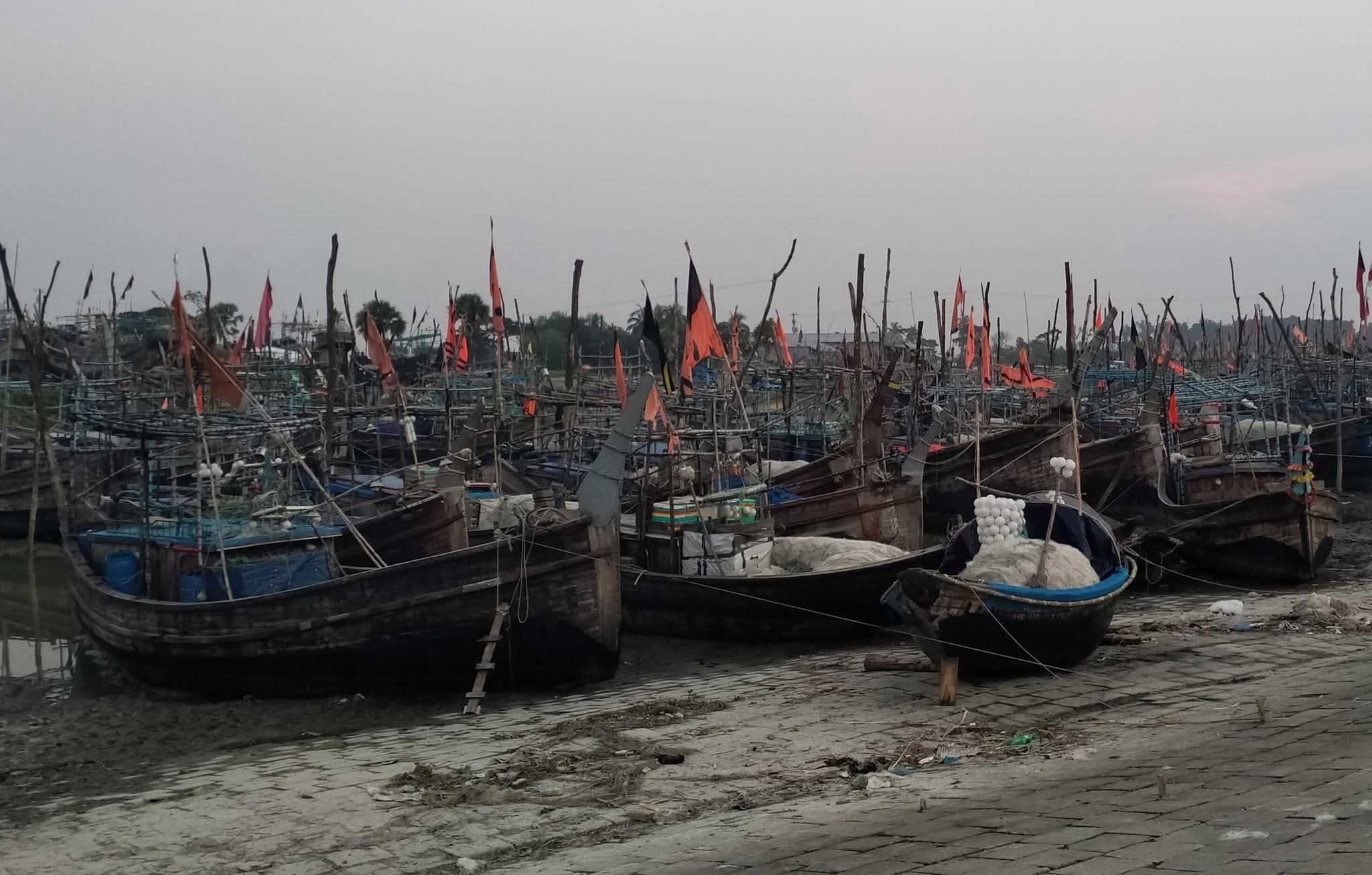 নিষেধাজ্ঞা শেষে ইলিশ আহরণে মেঘনায় নামবেন লক্ষ্মীপুরের লক্ষাধিক জেলে