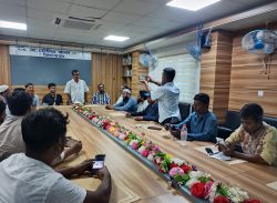 সাংবাদিকদের সাথে শিক্ষক নেতৃবৃন্দের মতবিনিময়।