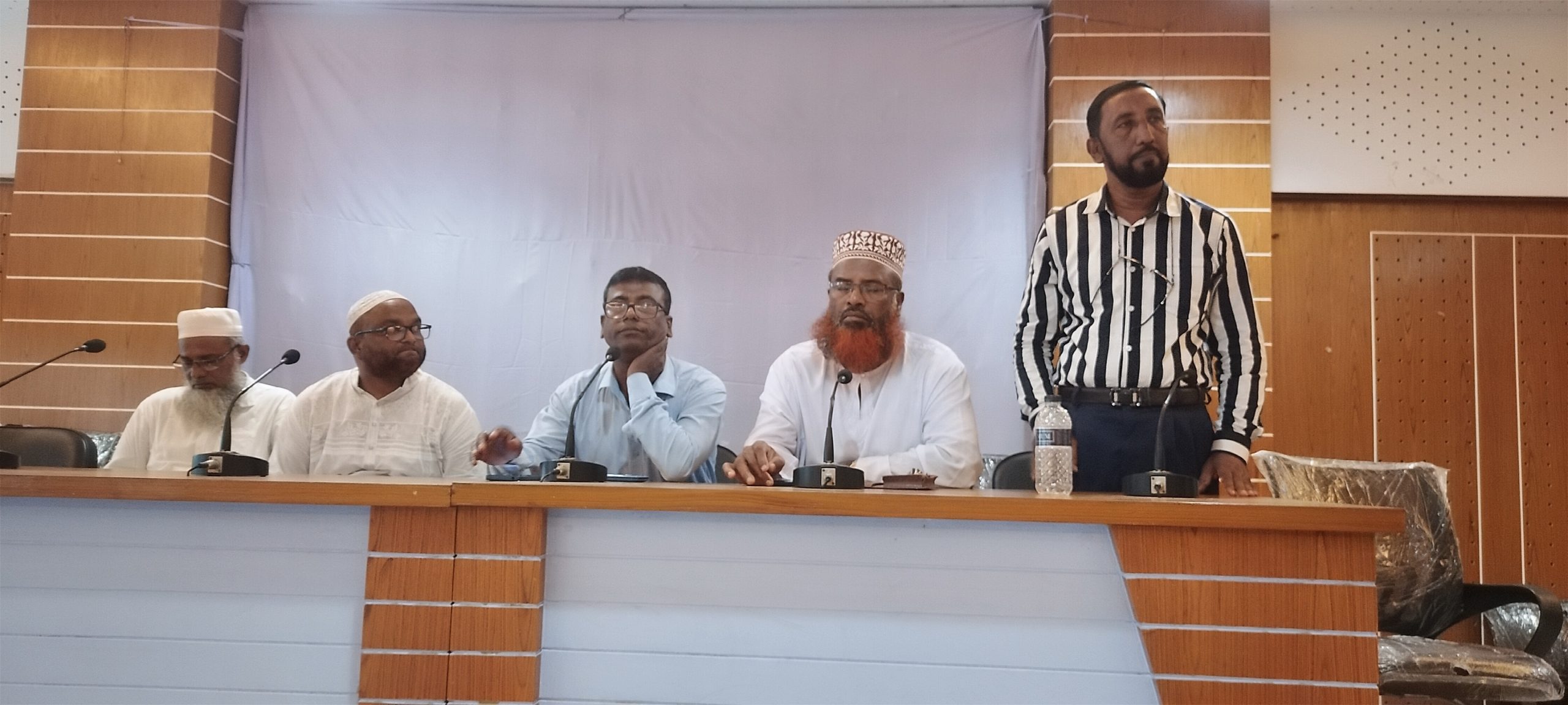 কলাপাড়ায় প্রতিষ্ঠান প্রধানদের সাথে ইউএনও’র মত বিনিময়। 