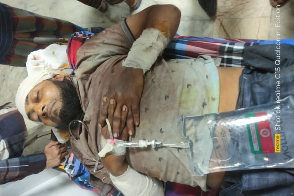 পটুয়াখালীর লোহালিয়া দুই পক্ষে সংঘর্ষ, ৪ পুলিশসহ  আহত ৮,গ্রেপ্তার ৩