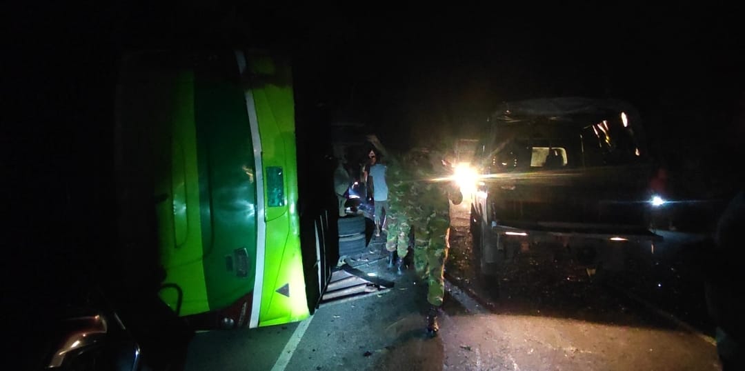 কাশিয়ানীতে মহাসড়কে বাস উ’ল্টে নিহ’ত ১, আহ’ত ২৫