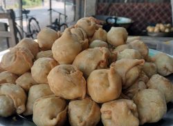 রাস্তার মোড়ে ‘সিঙ্গাড়া’—স্বাদে, সুখে, স্মৃতিতে এক অনন্য রাজত্ব