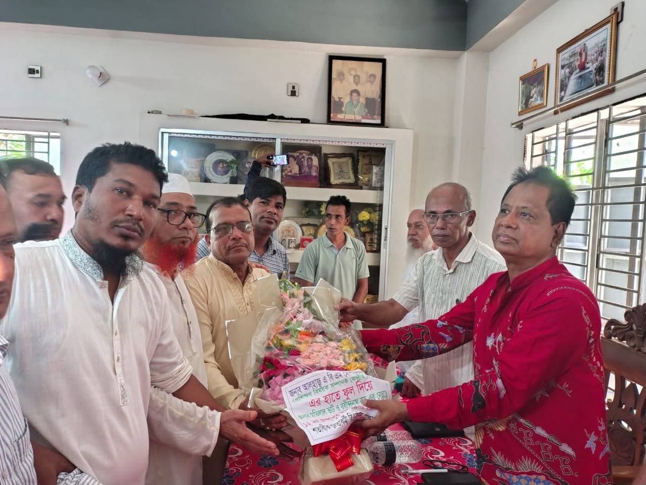 কলাপাড়ায় শতাধিক আওয়ামী লীগ কর্মী বিএনপিতে যোগদান।