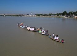 কলাপাড়ায় নদীর বুকে রঙিন নৌবহর প্রদর্শনী ও সচেতনতামূলক প্রতিবাদ।  কলাপাড়া(