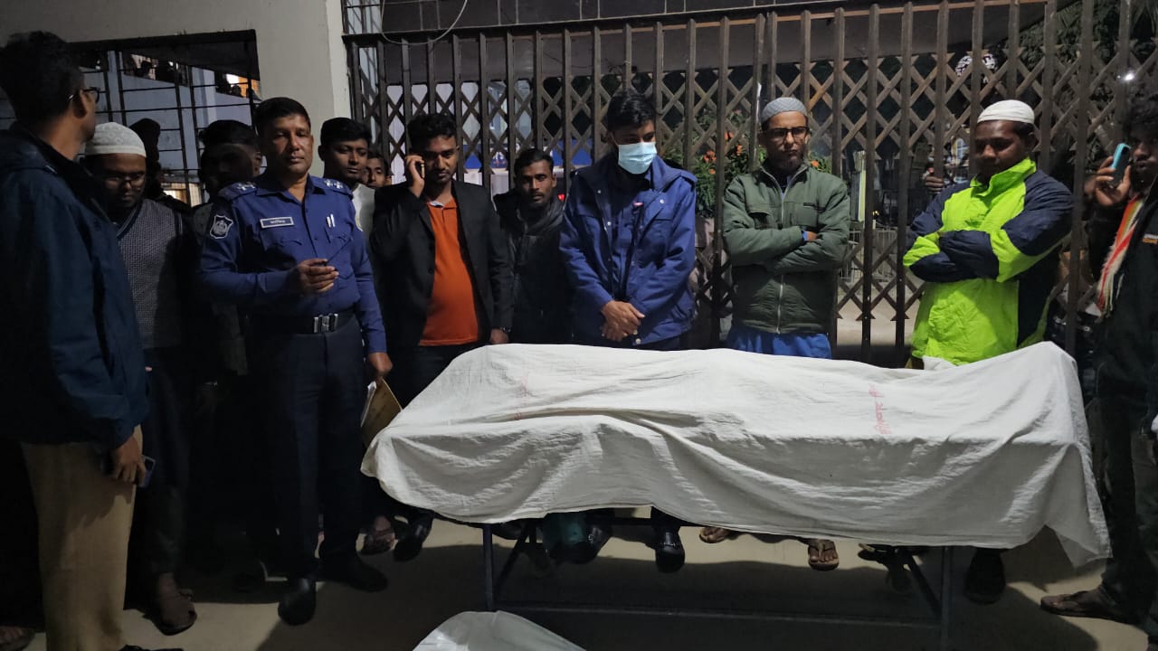 কলাপাড়ায় থেমে থাকা ট্রলিতে মোটরসাইকেলের ধাক্কা।বিকাশ কর্মী নিহত/