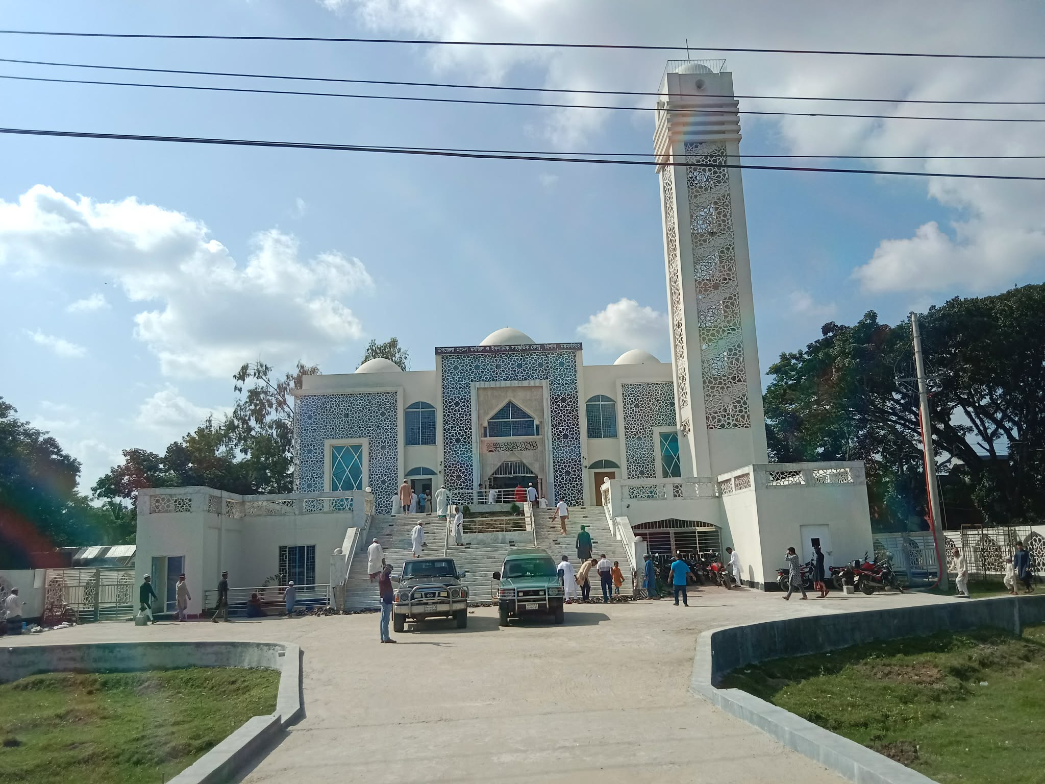 ত্রিশালে নামাজের জন্য উন্মুক্ত করা হলো দৃষ্টিনন্দন মডেল মসজিদ