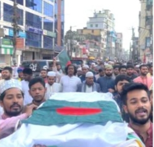 লক্ষ্মীপুরে হাদি হত্যার প্রতিবাদে ছাত্র-জনতার কফিন মিছিল