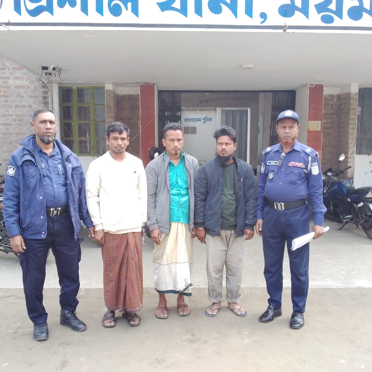 ত্রিশালে আন্তঃজেলা অটোরিকশা চোরচক্রের ৩ সদস্য গ্রেপ্তার