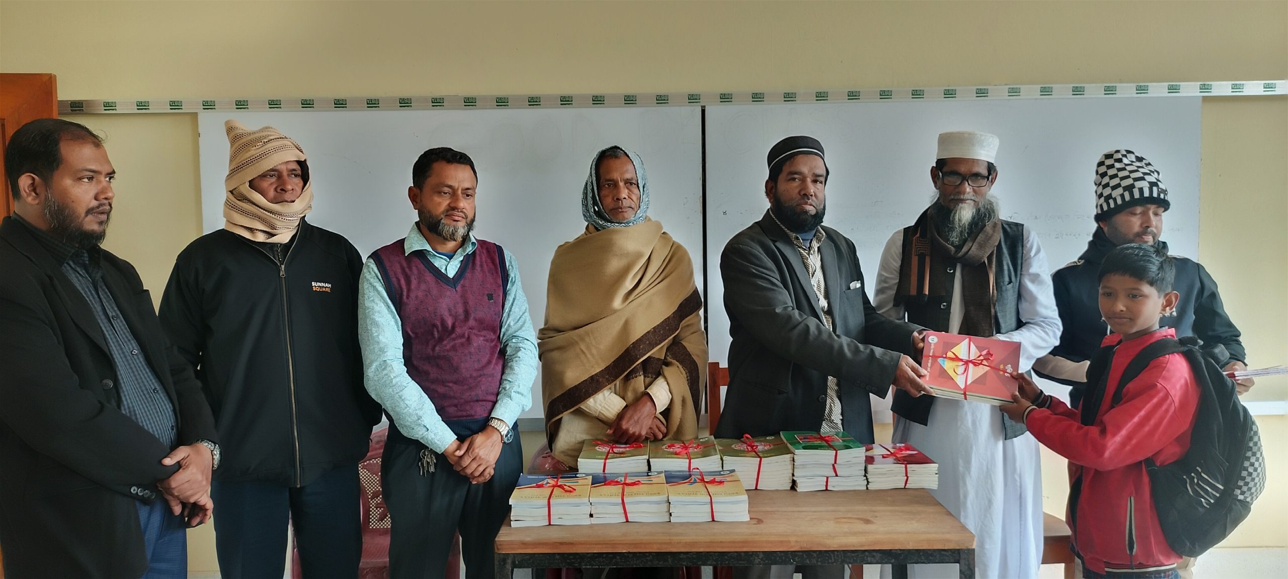 কলাপাড়ায় ৪১ হাজার ২’শত ৮৯ জন শিক্ষার্থী পেলো নুতন বই/