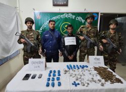 কলাপাড়ায় সেনাবাহিনীর অভিযানে গাঁজাসহ চিহ্নিত মাদক কারবারি গ্রেপ্তার।।