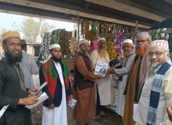 কলাপাড়ায় ওলামা দলের লিফলেট বিতরণ। 