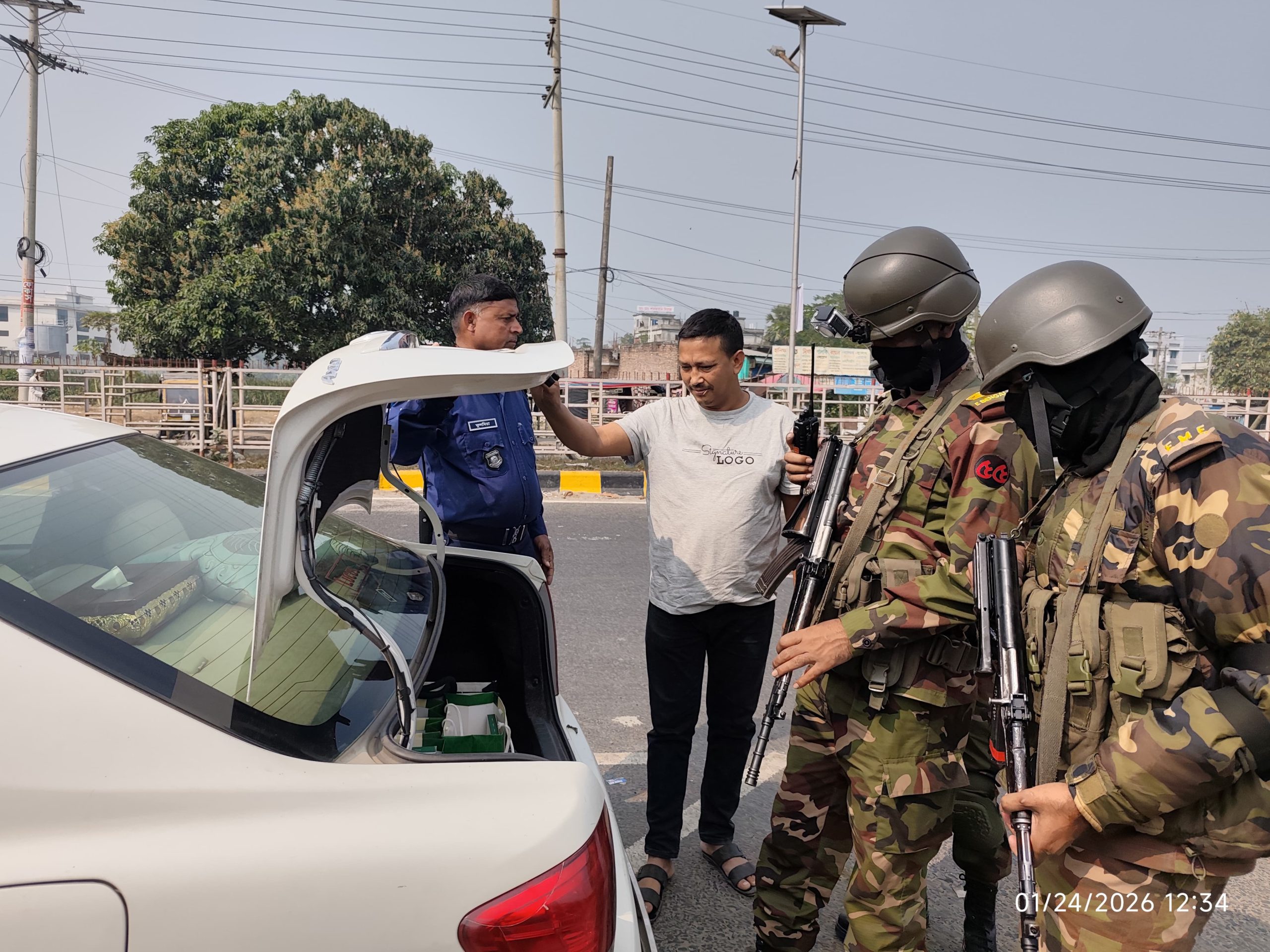 নির্বাচন ঘিরে গোপালগঞ্জে সেনাবাহিনীর নেতৃত্বে যৌথ বাহিনীর কঠোর নিরাপত্তা