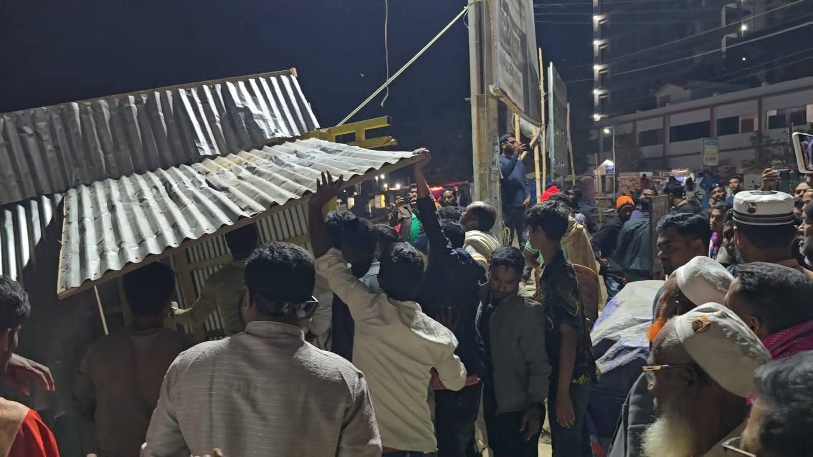 অবৈধ স্থাপনা ভেঙ্গে দিয়ে প্রশংসায় ভাসছেন বিএনপি।। 