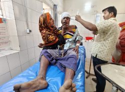 পটুয়াখালীর বাউফল চন্দ্রদ্বীপে বিএনপি ও জামাতের মুখোমুখি মিছিলের সংঘর্ষে আহত ২০ জন।