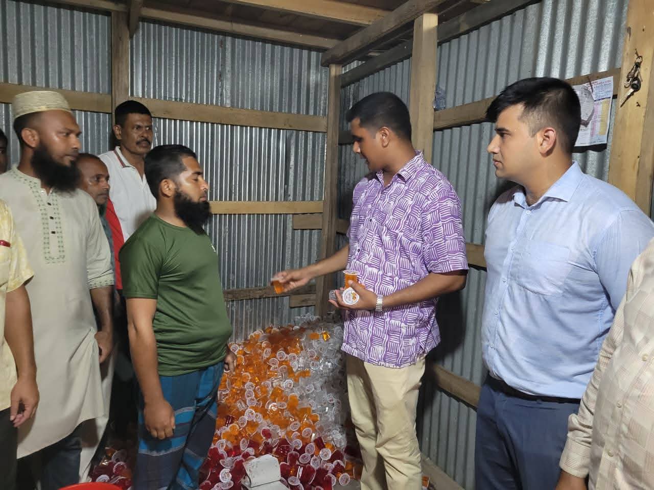 অবৈধ ফ্রুট জেলি ও রোবো আইসক্রিম তৈরীর কারখানায় অভিযান, মালিককে এক বছরের কারাদন্ড/