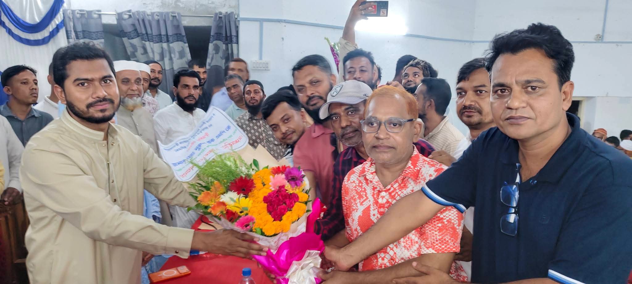 গলাচিপায় শ্রম ও বৈদেশিক কর্মসংস্থান প্রতিমন্ত্রী নুরুল হকের আগমন: হাজারো মানুষের উচ্ছ্বাস, প্রেসক্লাবের নবগঠিত আহ্বায়ক কমিটির ফুলের শুভেচ্ছা