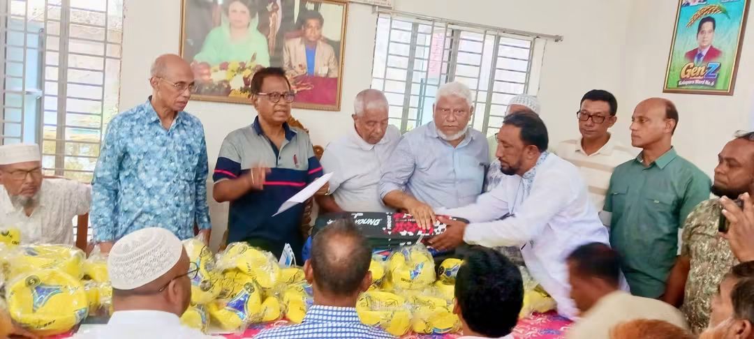 কলাপাড়ায় ৩৪ মাধ্যমিক বিদ্যালয়কে শিক্ষা সামগ্রী প্রদান করলেন এমপি। 